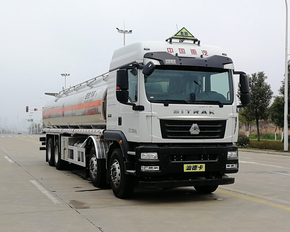 楚勝牌CSC5326GYYLZK6A型鋁合金運(yùn)油車